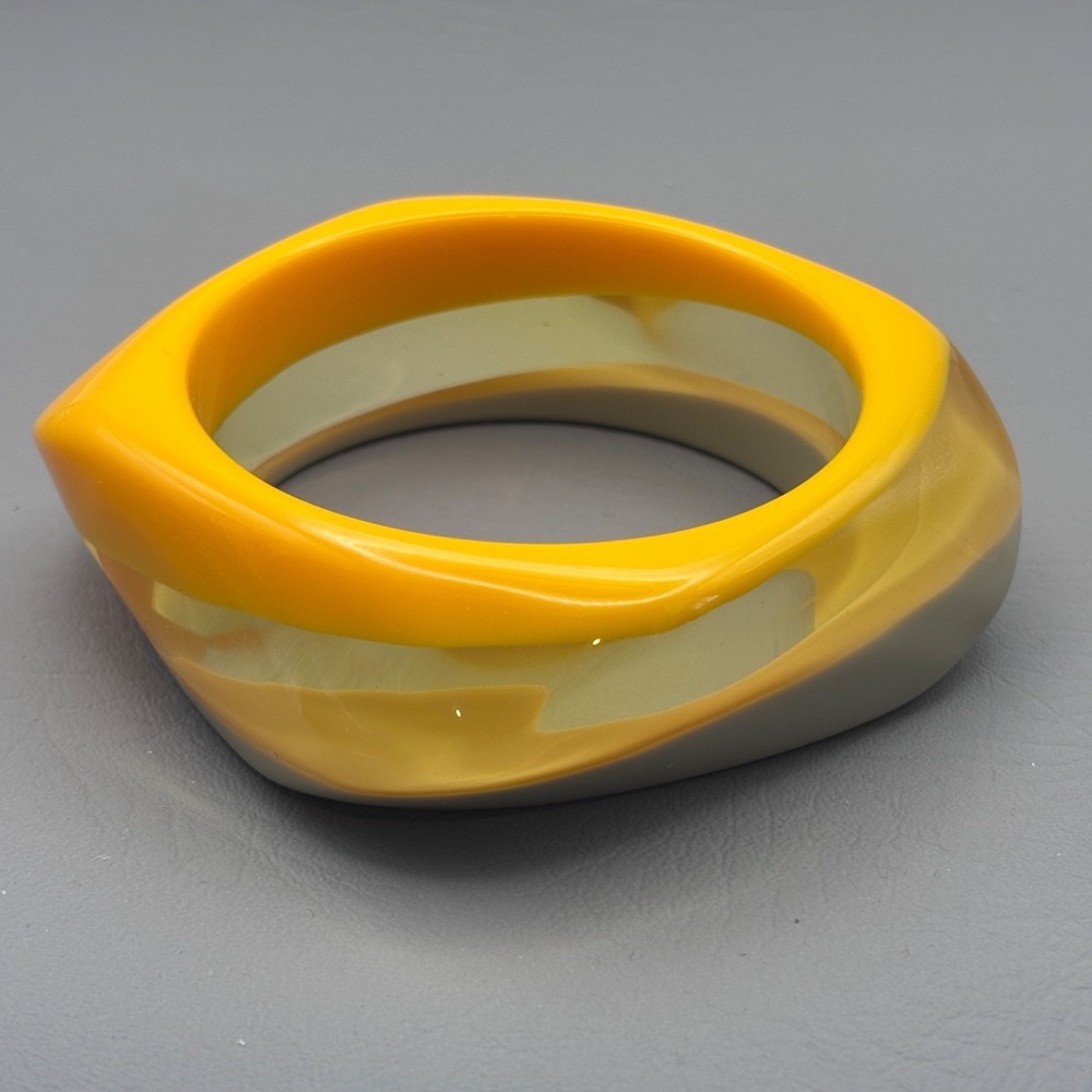 Lucite Acrylic Yellow-Orange, Clear Green Bangle Bracelet Chunky Colorful 8.5 - Picture 3 of 7